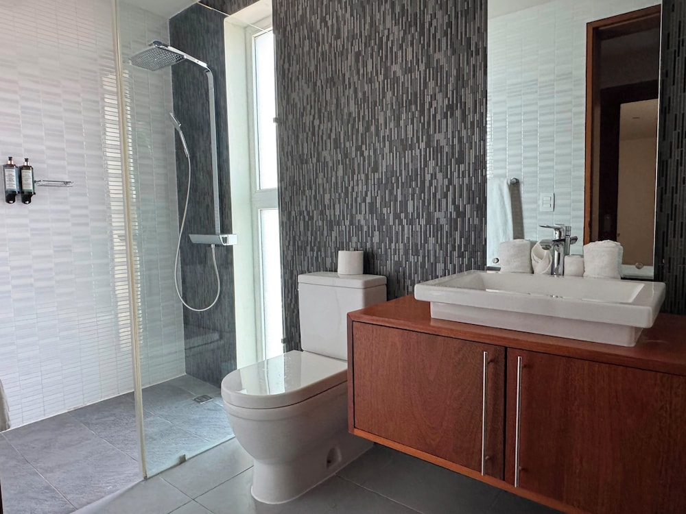 Ultravioleta Boutique Residences 45/47