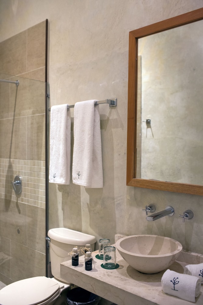 Ya'ax Hotel Boutique 73/74