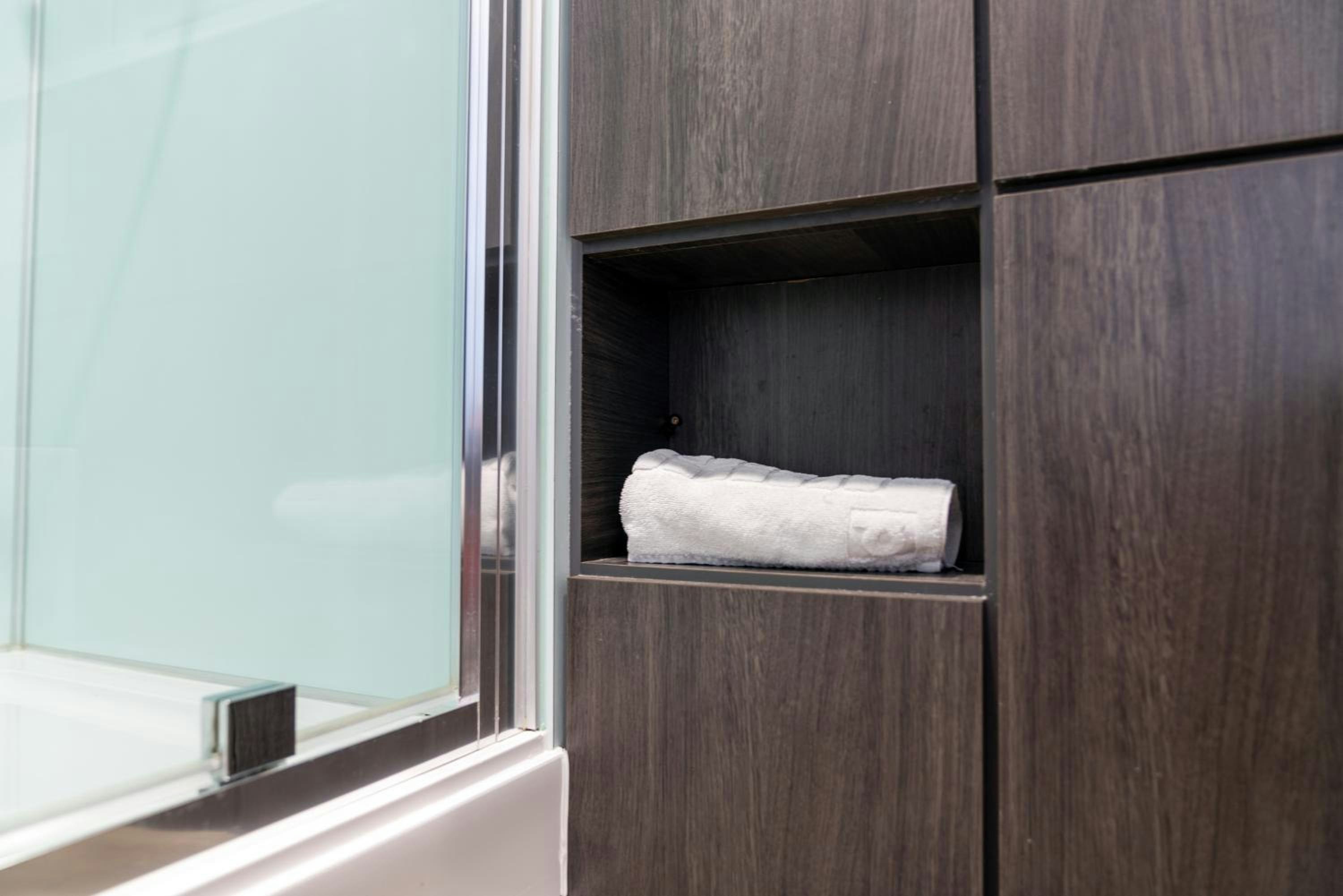 Room, Double Bed, No Window، easyHotel Oxford 5/5