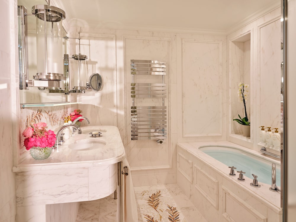 Hotel Plaza Athenee 44/79