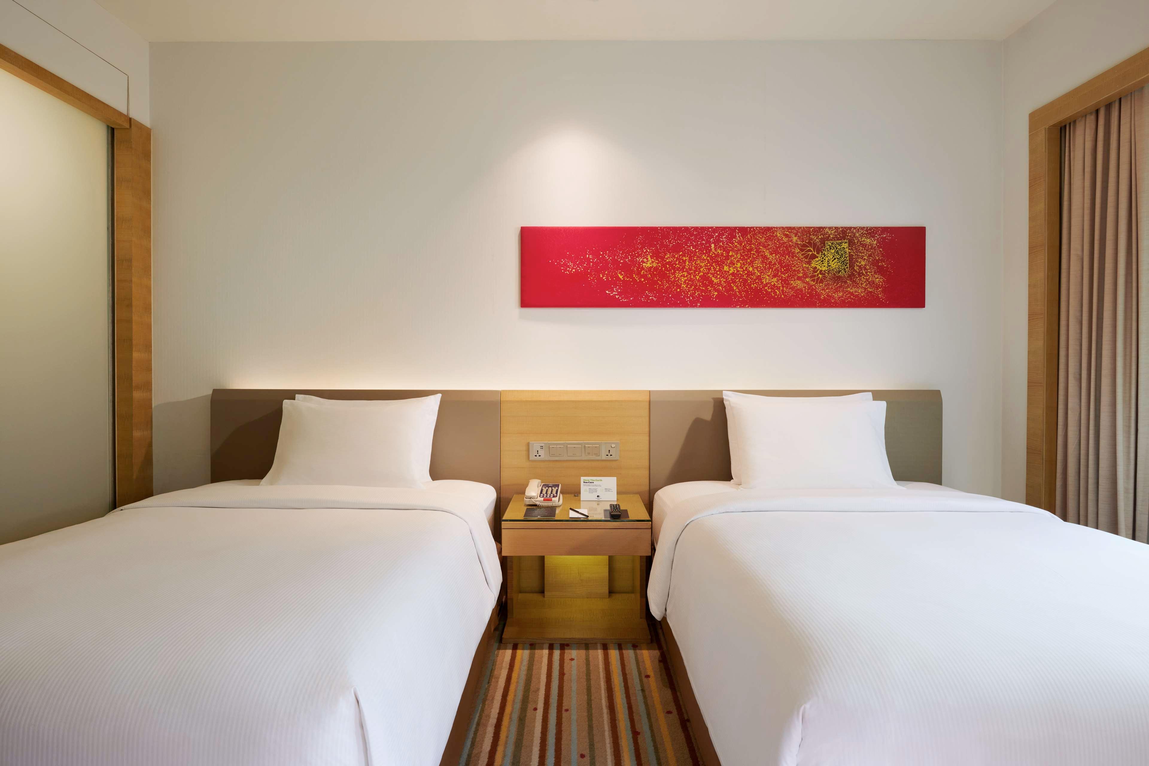 EXECUTIVE, TWIN BEDS, LOUNGE ACCESS