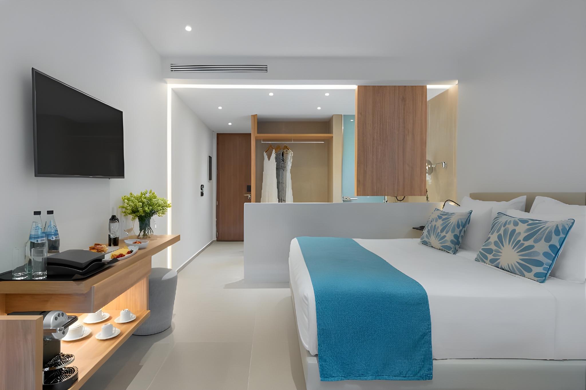 Room, Garden View, with Pool