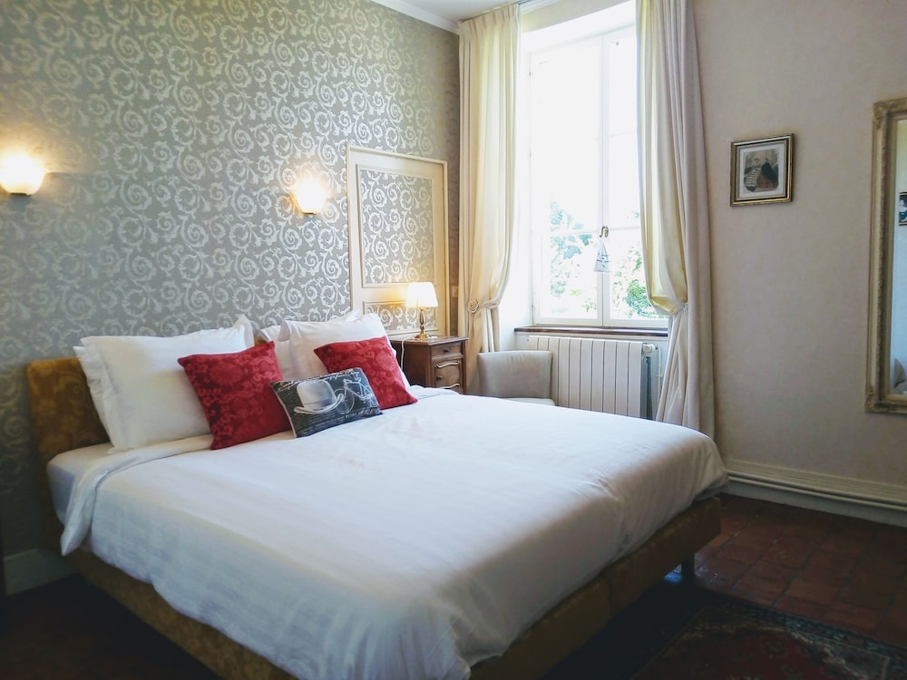 Room, King Bed, Garden View, Pool Side