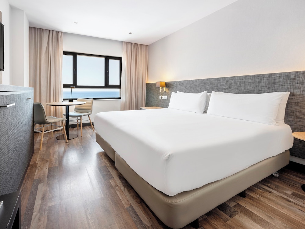 Hotel Cadiz Paseo Del Mar Affiliated By Melia 10/68