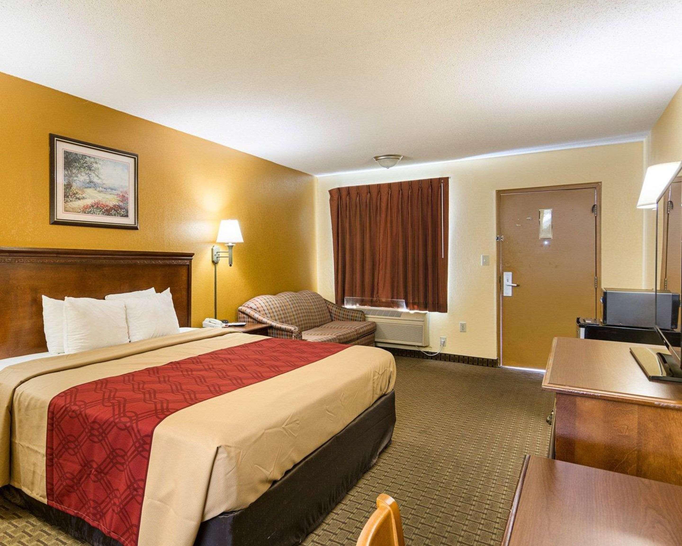 ROOM, KING BED