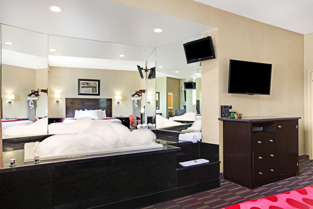 Ramada by Wyndham Bronx 44/55