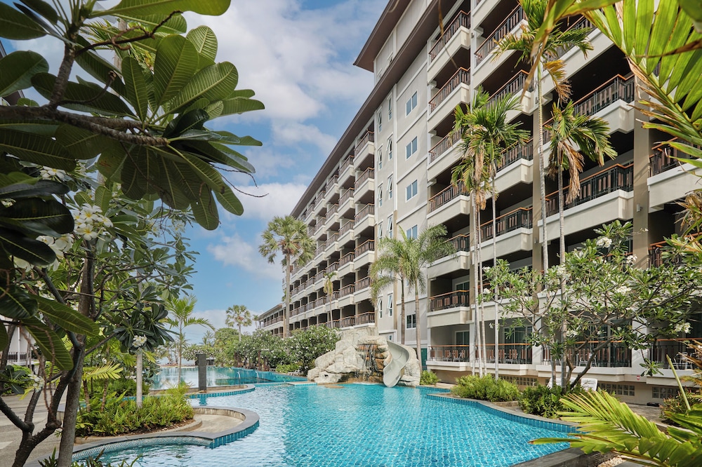 Welcome World Beachfront Resort 4/47