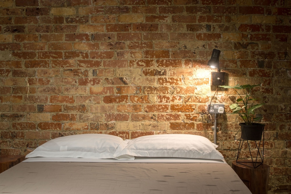 The Brownstone Hostel & Space 32/50