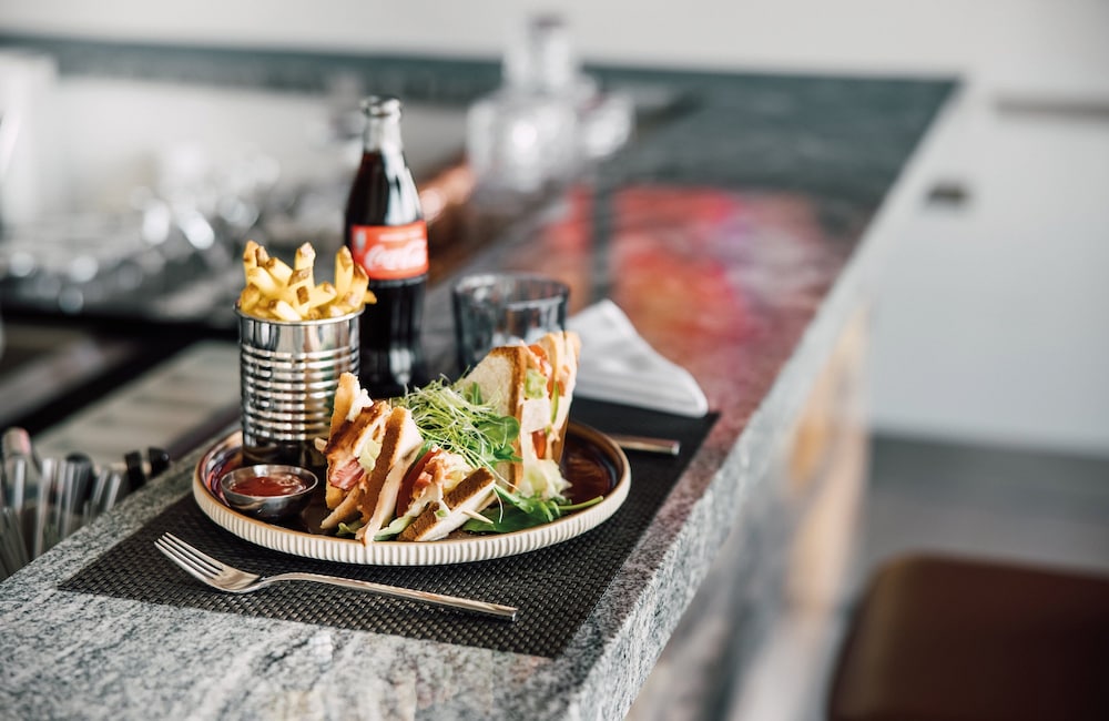 Leonardo Hotel Zurich Airport 50/76