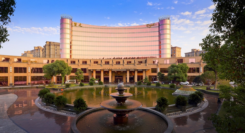 Royal International Hotel 3/60