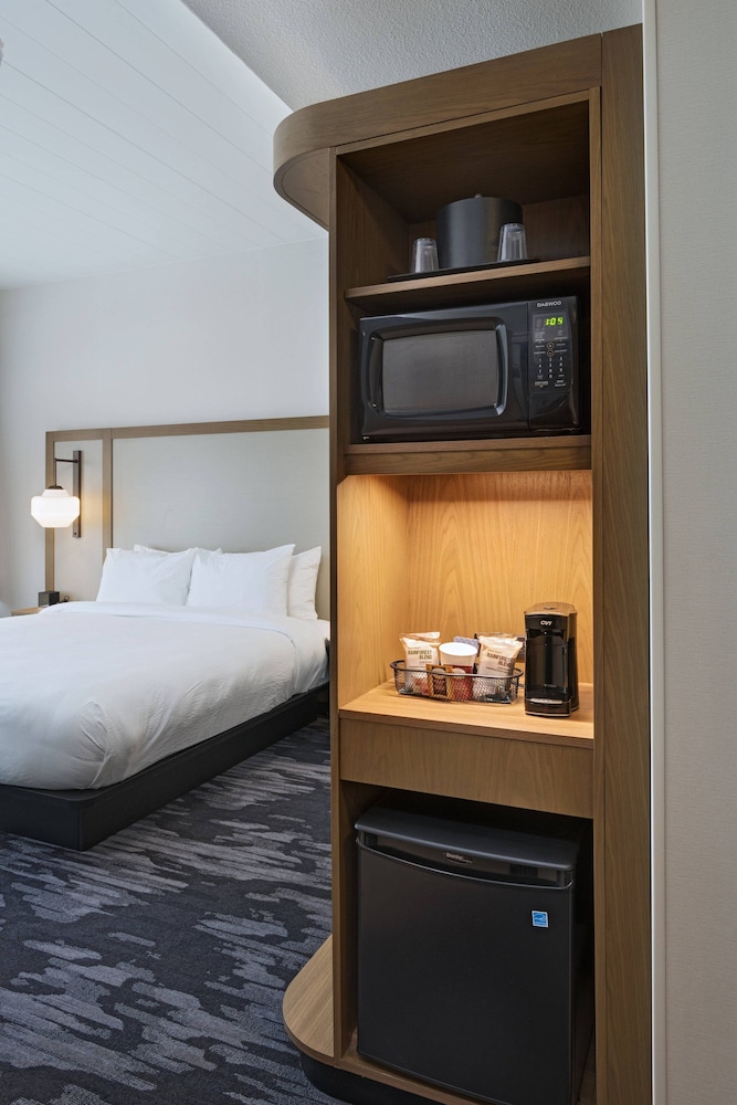 Fairfield Inn and Suites by Marriott St Louis Downtown 12/37