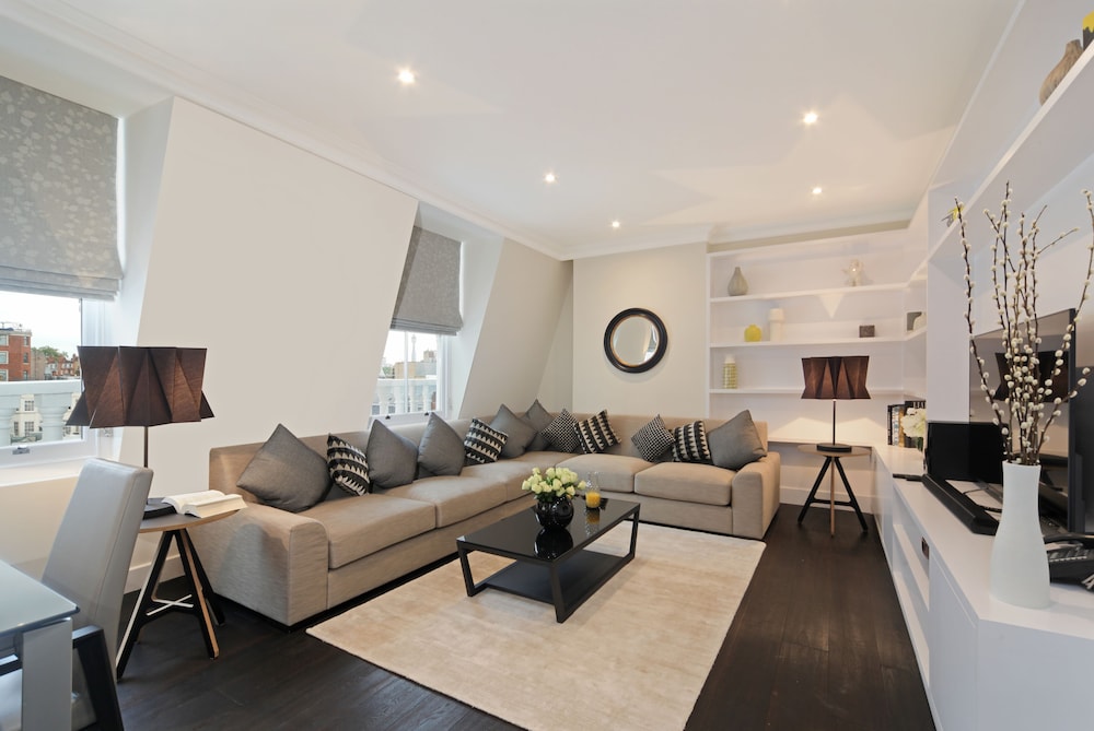 20 Hertford Street 23/50