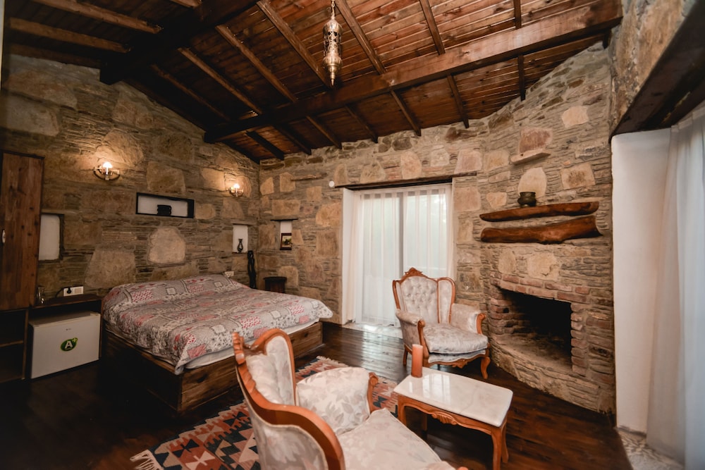 Kirkinca House Hotel 45/76