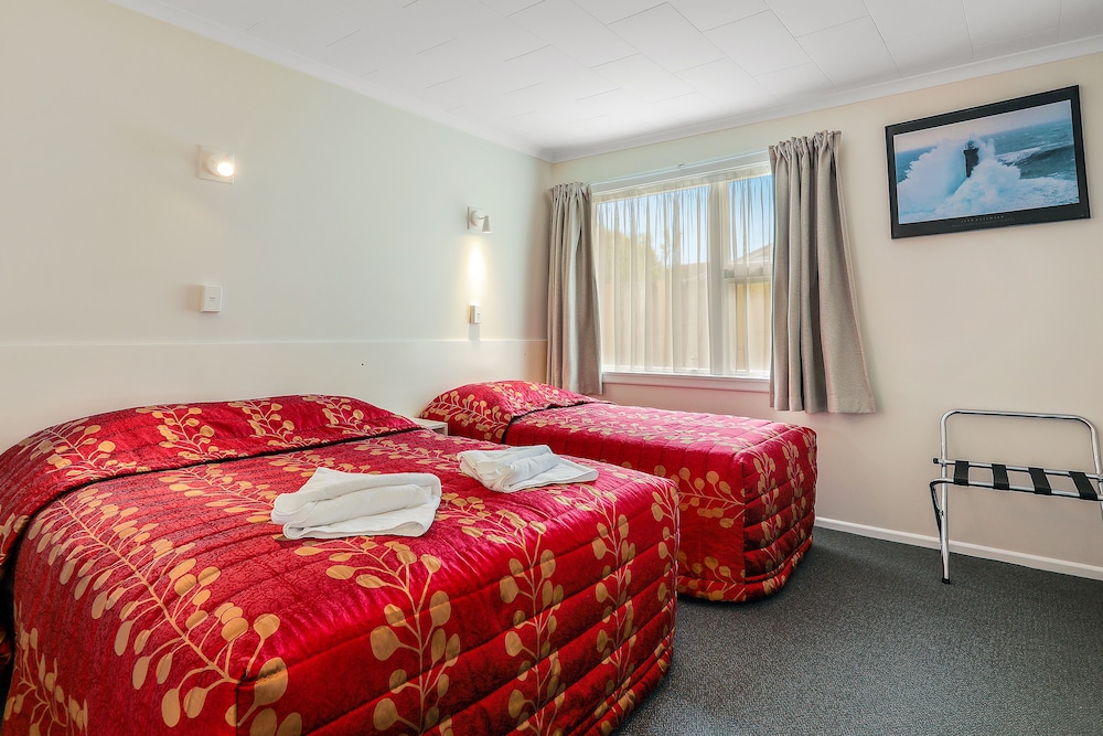 2 BEDROOMS, SUITE, LARGE