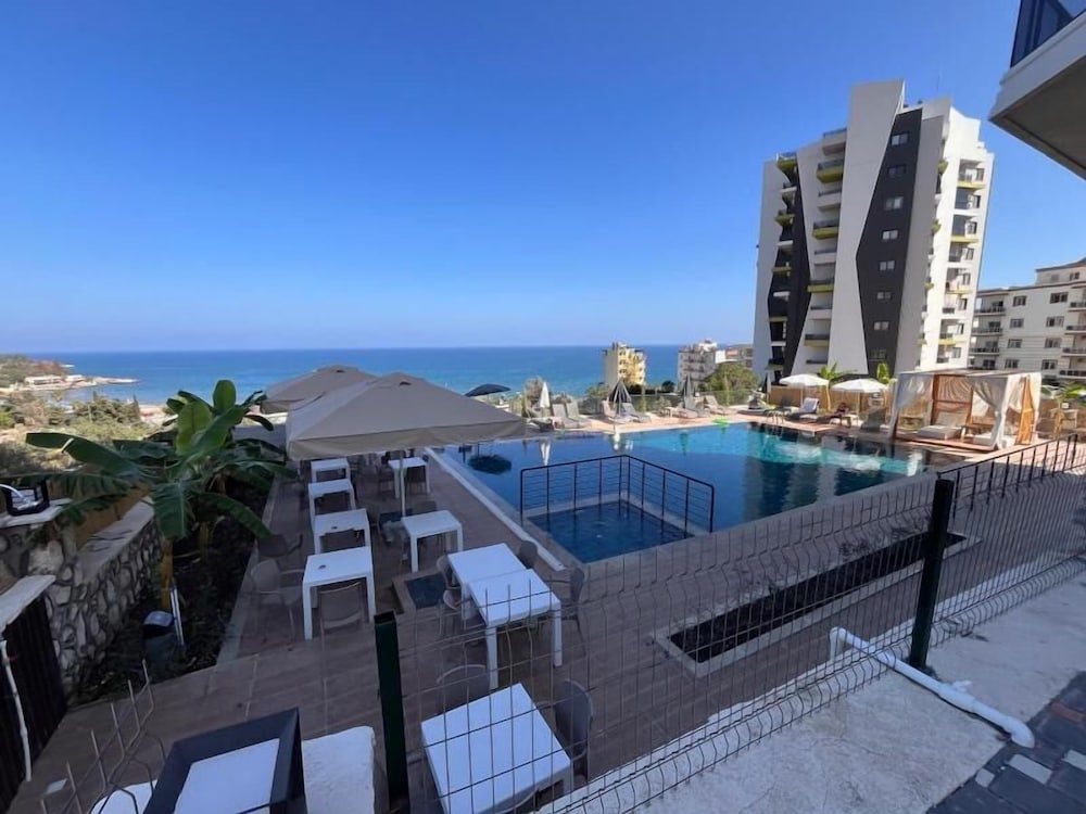 Class Premium Suit Hotel 33/34