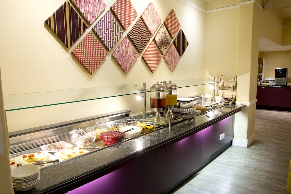 Tlh Toorak Hotel 8/50