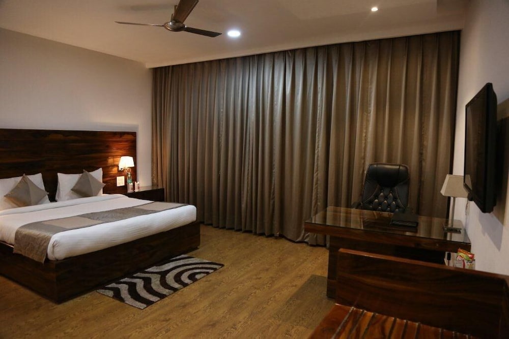 Ana Clarks Inn Panchkula 31/60