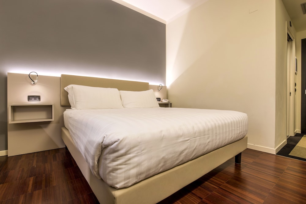 43 Station Hotel 21/61
