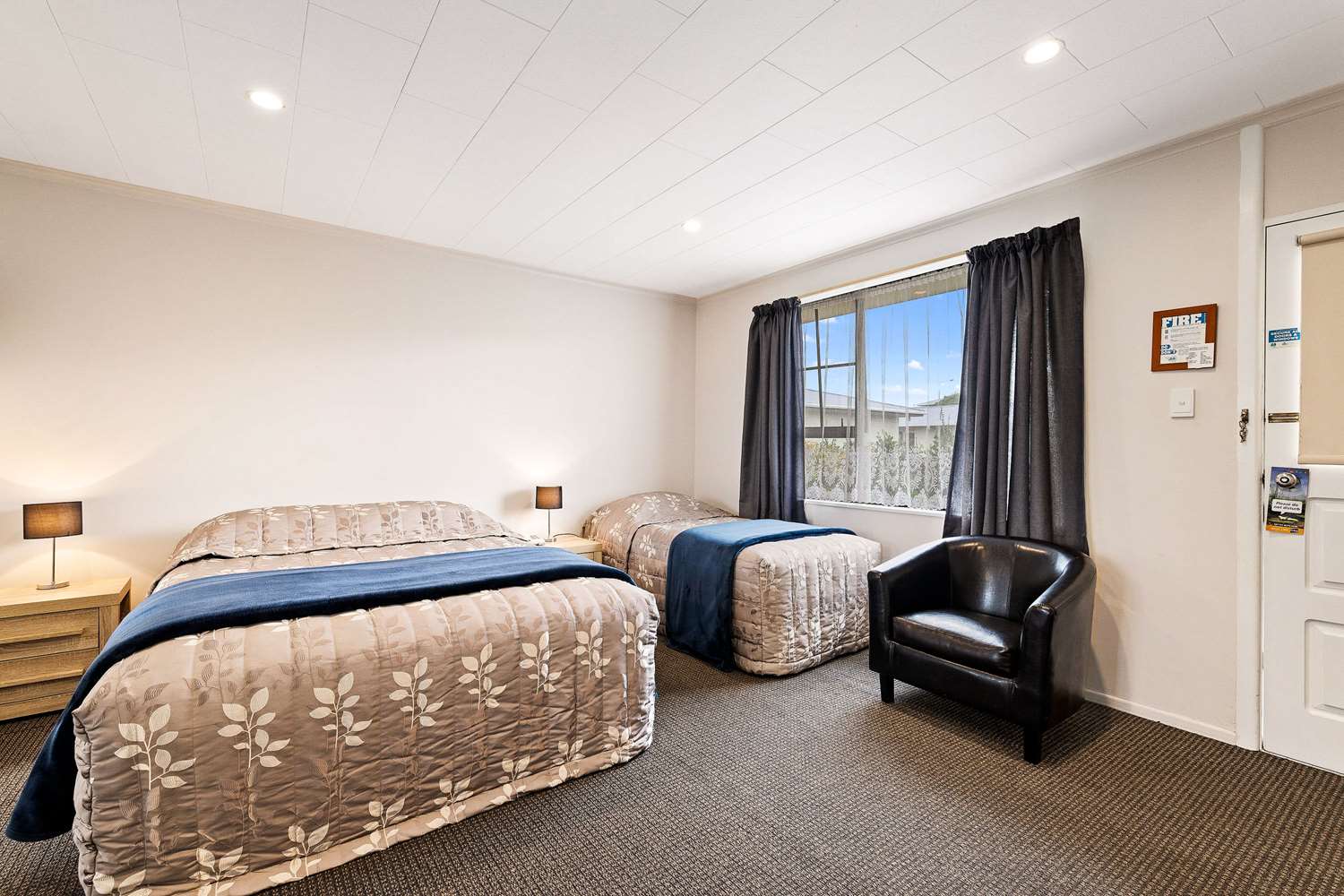 ROOM, 1 DOUBLE AND 1 SINGLE BED