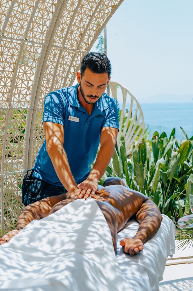 Almar Resort Luxury LGBT Beach Front Experience 33/59