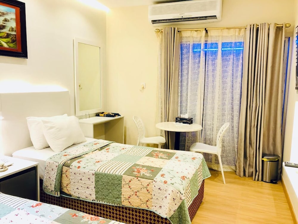 Al Ahrar Hotel 12/34