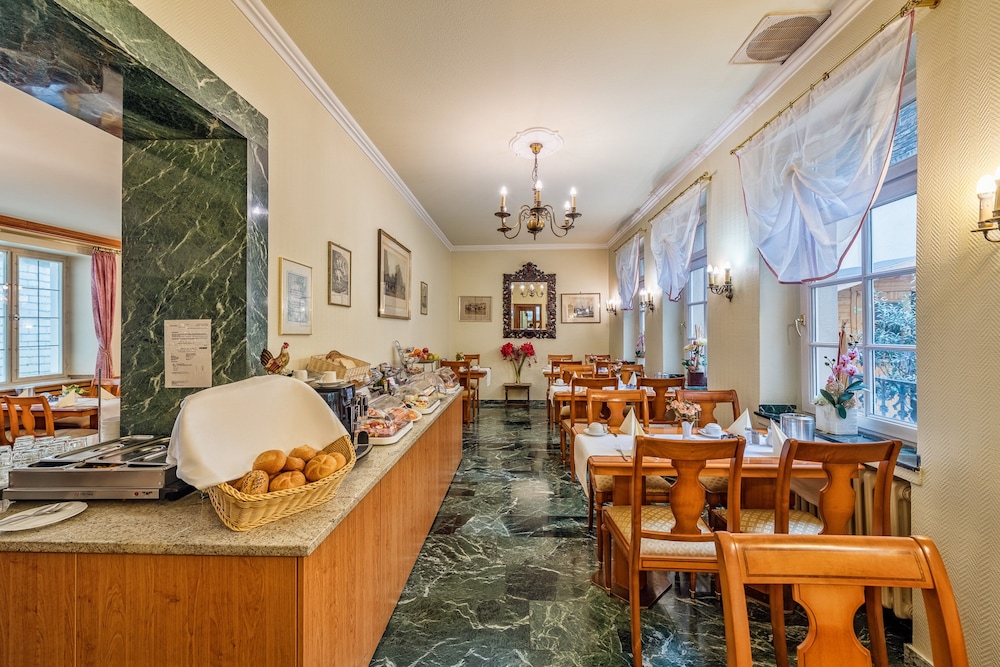 Windsor Hotel 34/49