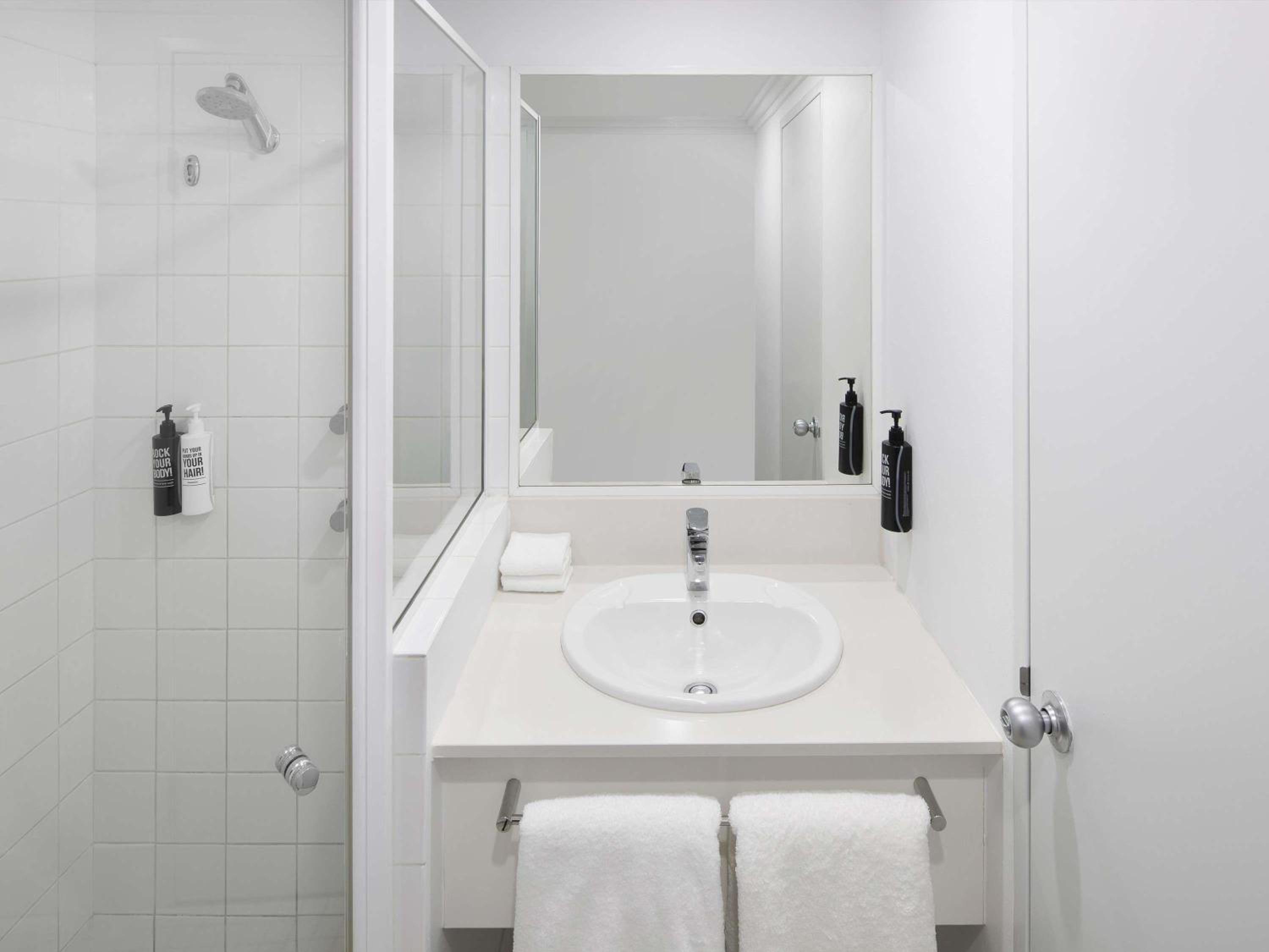 Superior, King Bed, Queen Bed, ibis Styles Sydney Central 5/6