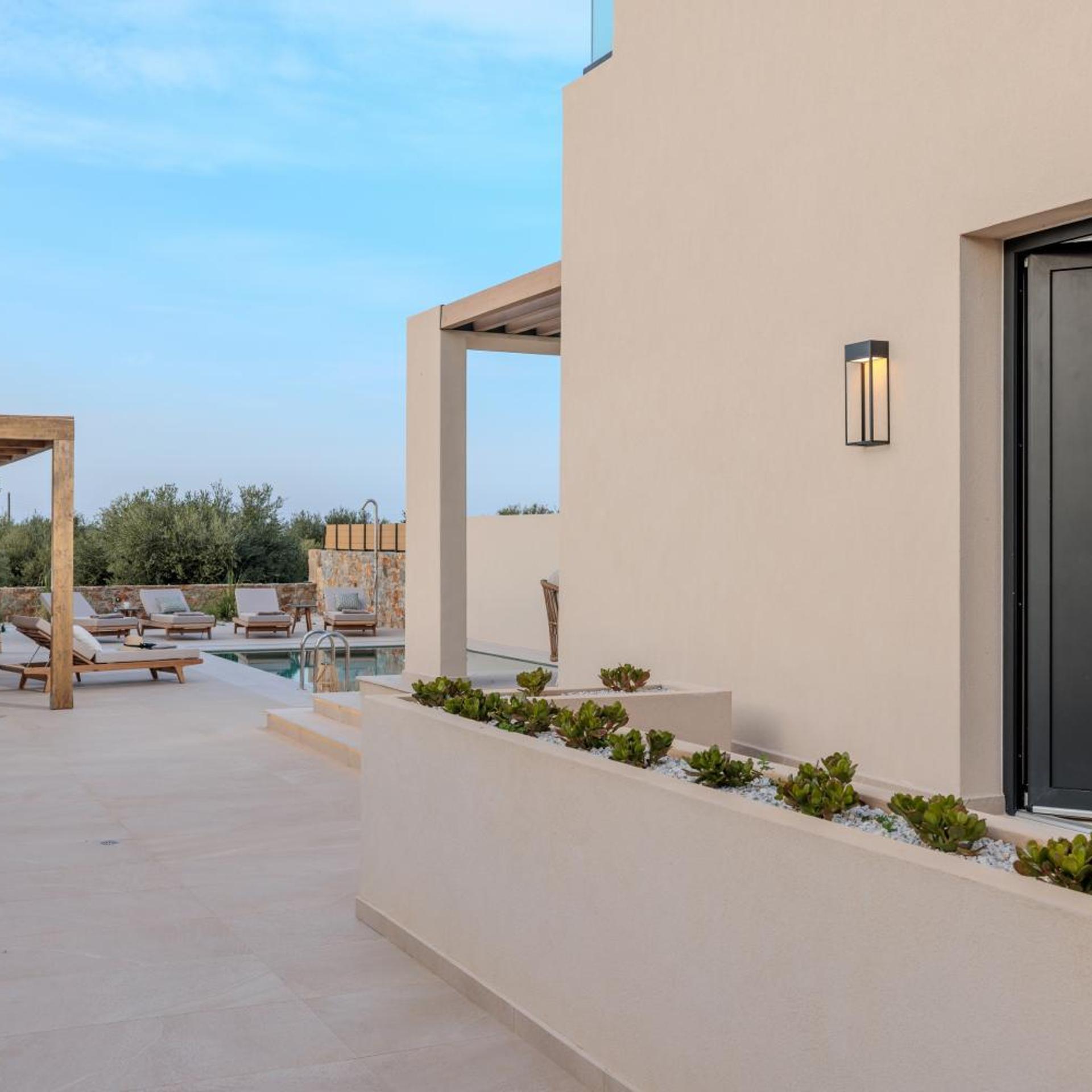 Sokratis LocoLux Villas & Suites 71/86
