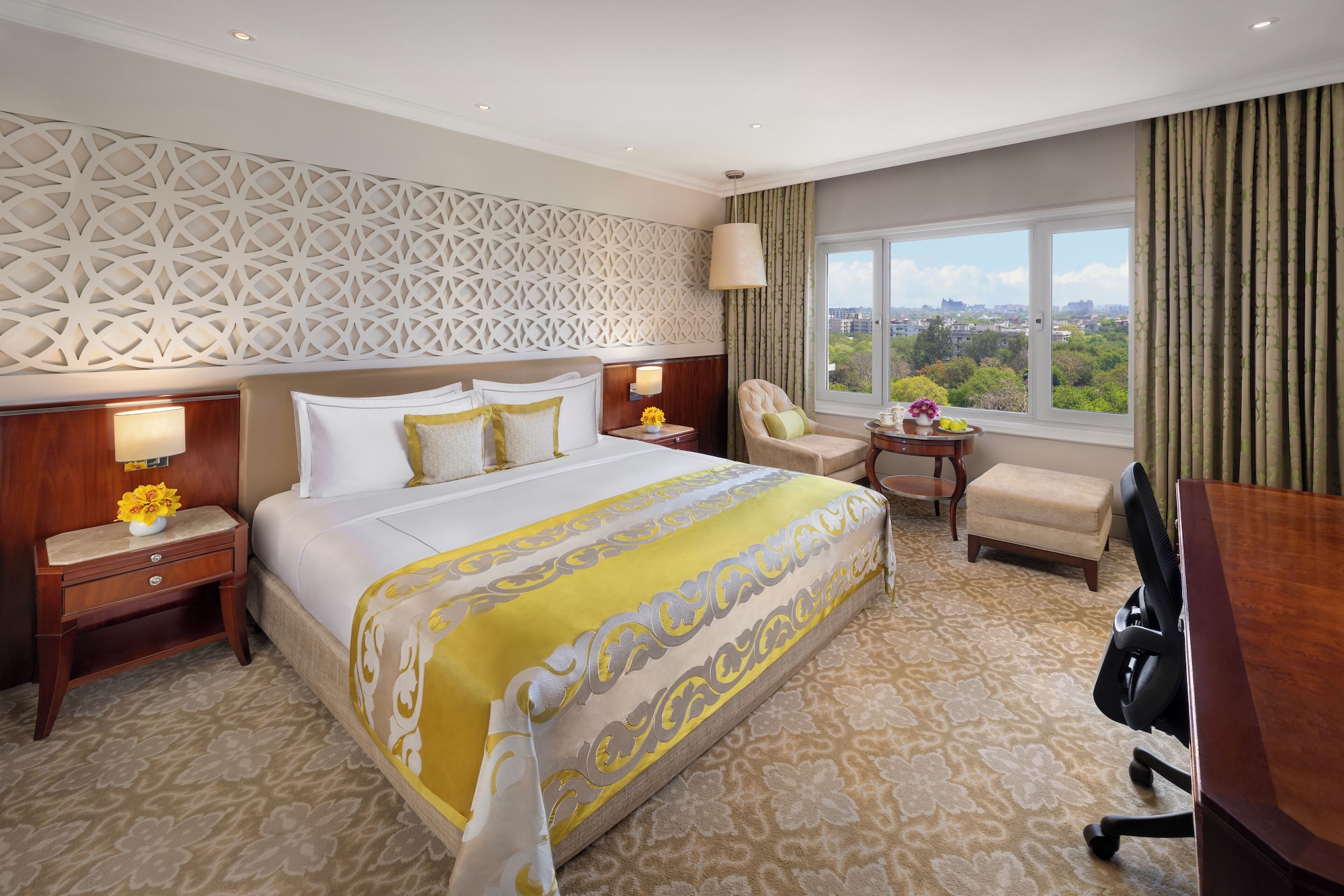 FOREST, DELUXE, KING BED, POOL VIEW