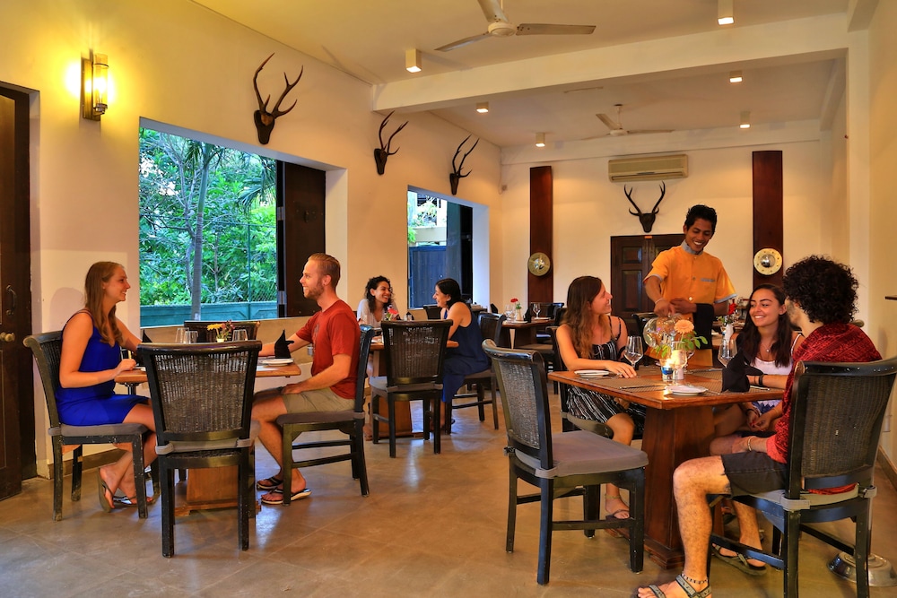 ST. LACHLAN HOTEL AND SUITES 43/64
