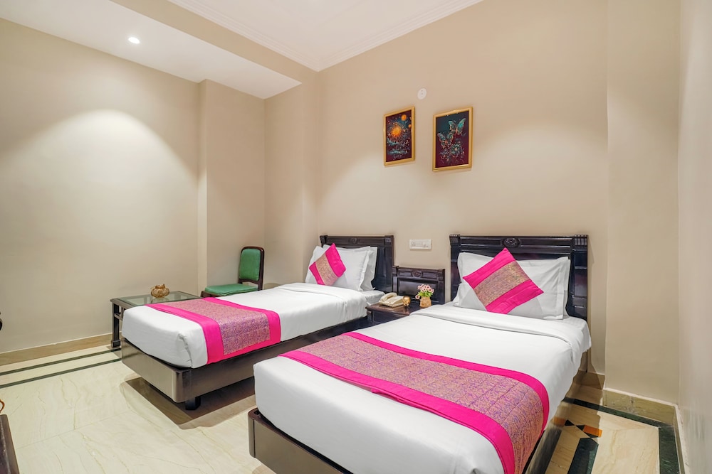 EXECUTIVE, TWIN BEDS