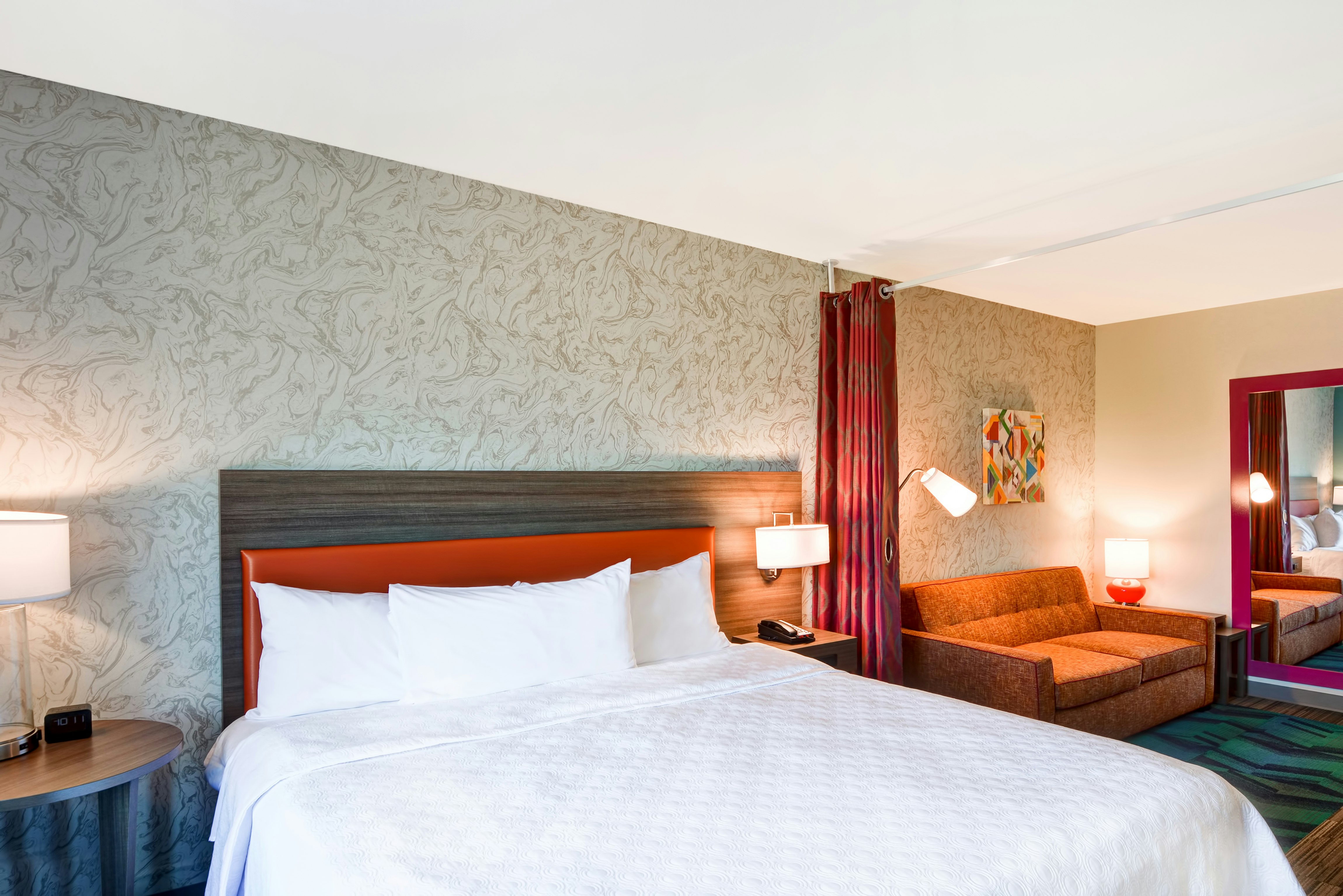STUDIO, SUITE, KING BED