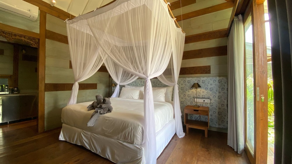 Wooden, Villa, King Bed