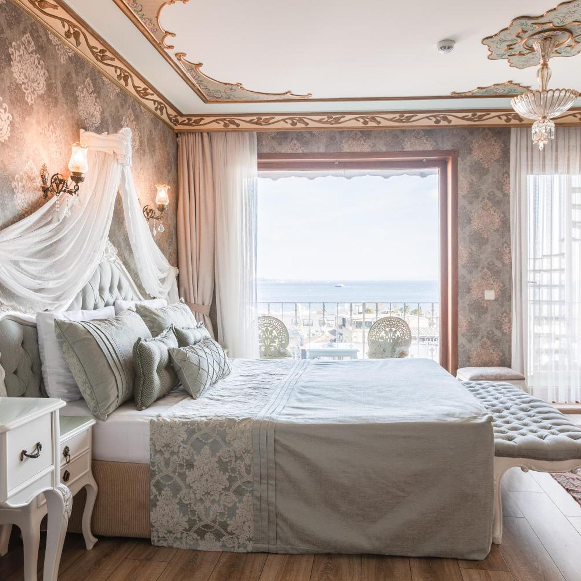 Mixed Dorm, Suite