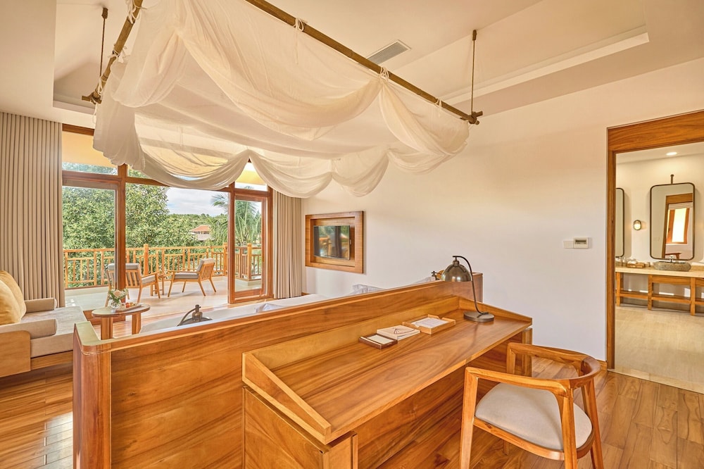 1 BEDROOM, LAGOON, SUITE