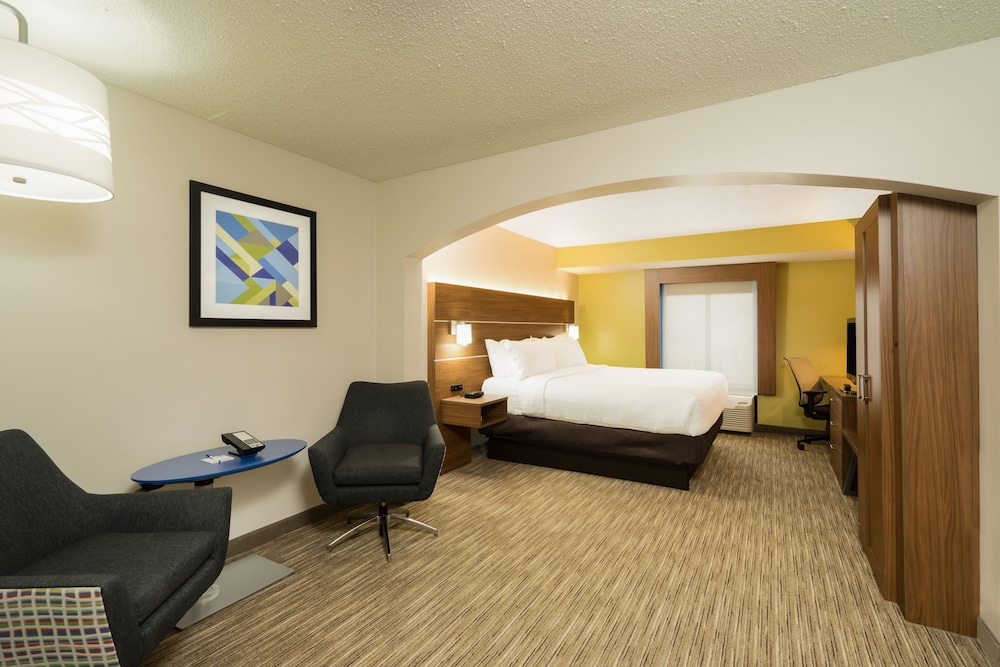 Holiday Inn Express Hotel Suites Louisville East 13/52