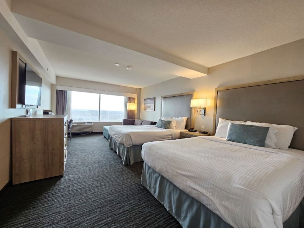 DELUXE, 2 QUEEN BEDS, RIVER VIEW, SOFA
