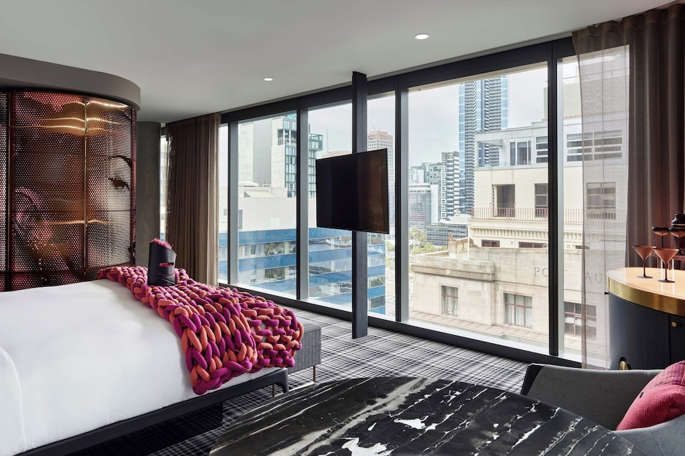 Mega, King Bed, Corner
