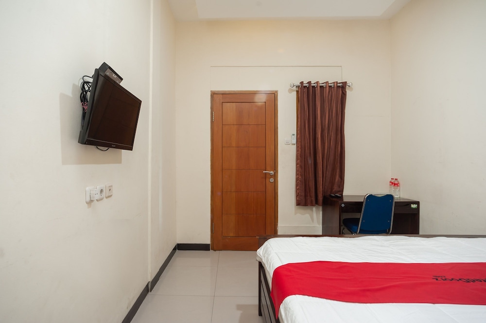 Reddoorz Plus Near Universitas Indonesia 14/50
