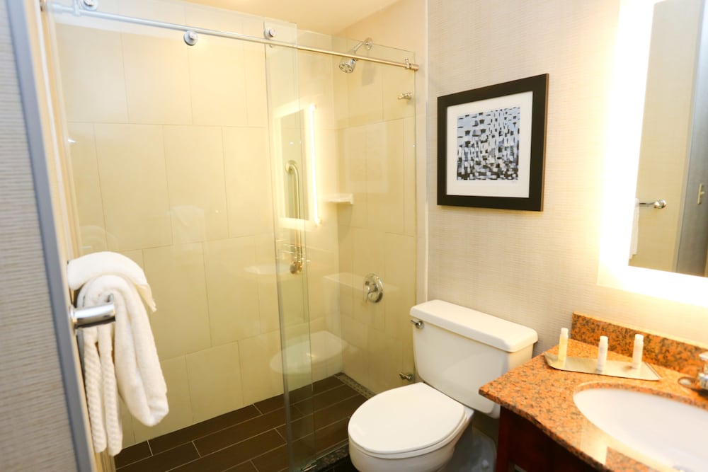 1 Bedroom, Suite, King Bed, Pool Side