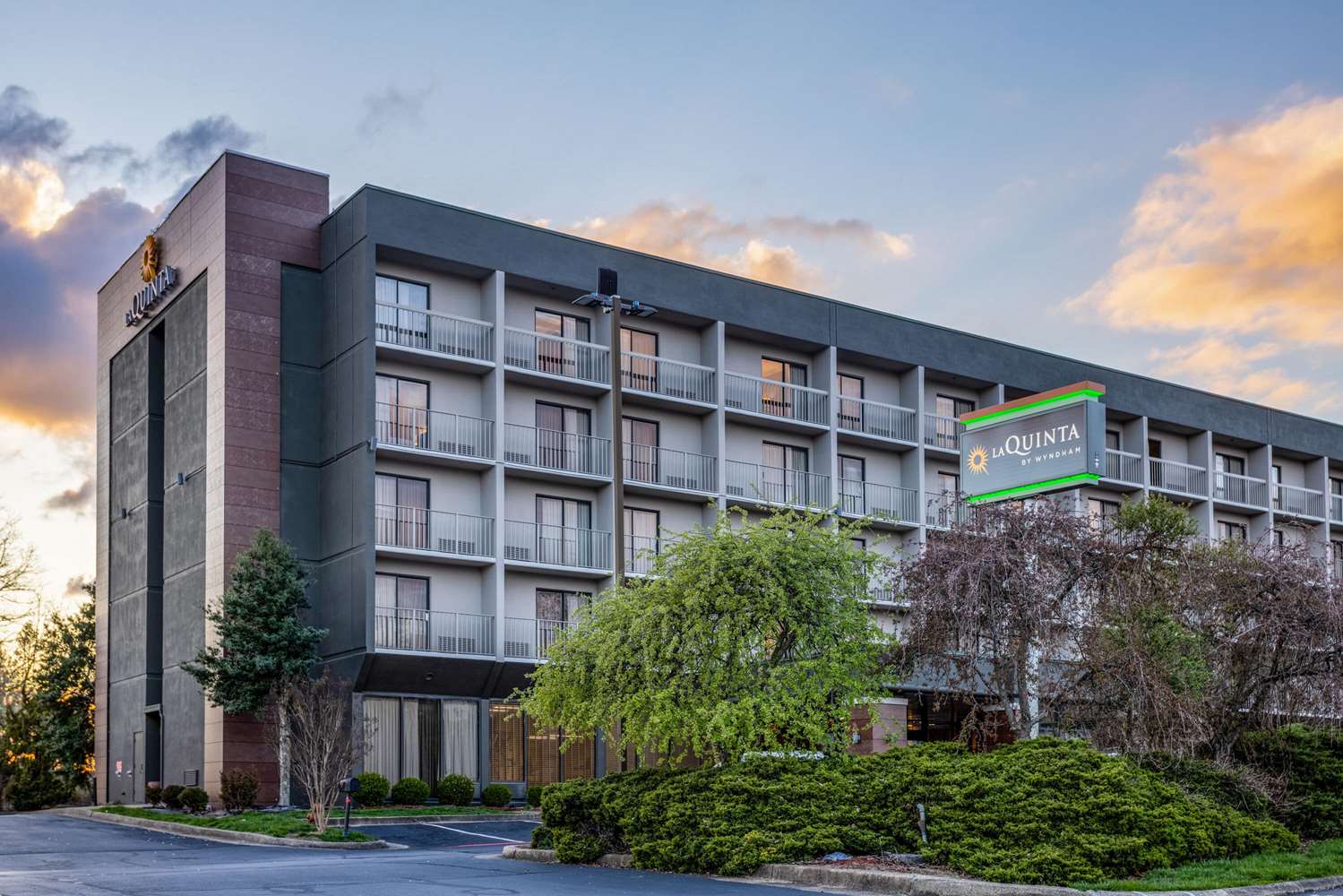 La Quinta Inn & Suites by Wyndham Kingsport Tri-Cities 1/18