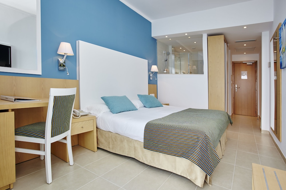 Universal Hotel Marques 25/75