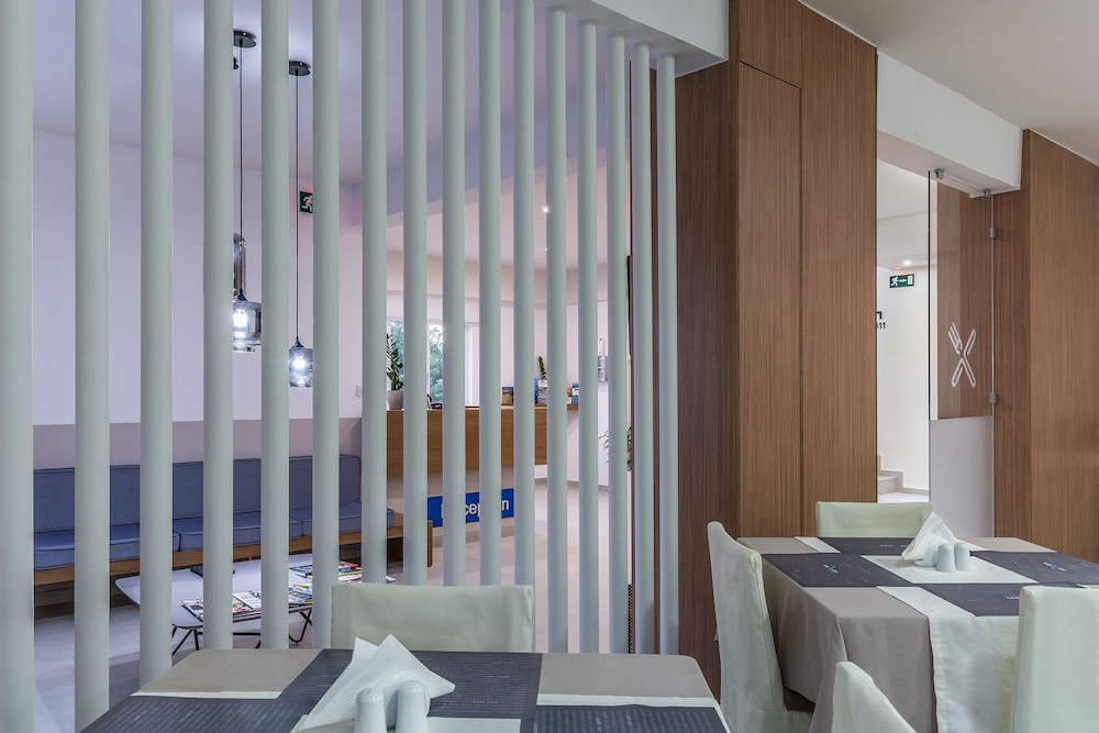 Sea View Hotel Apartments 50/50