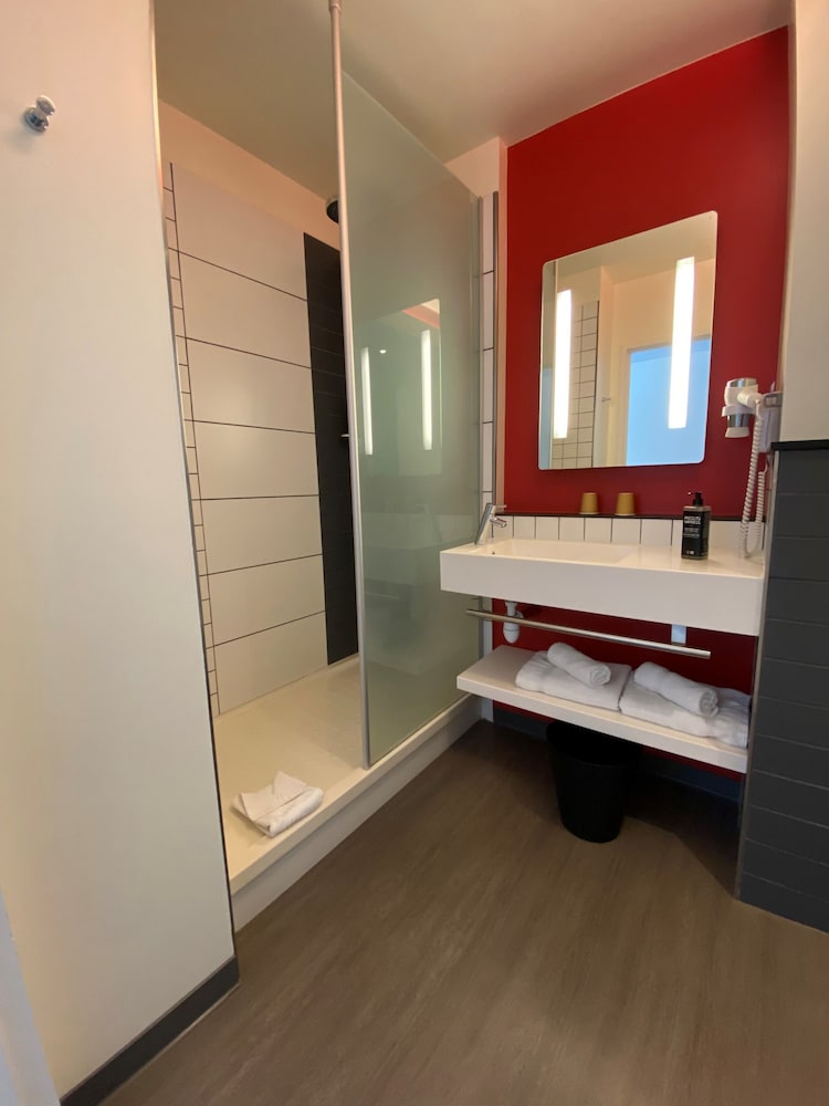 Ibis Styles Flers 32/32