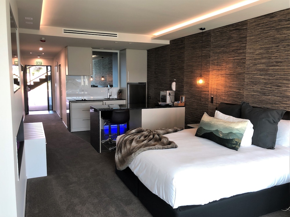 Fiordland Lakeview Motel and Apartments 21/67