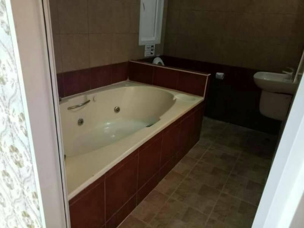 Honey Inn Hotel 48/50