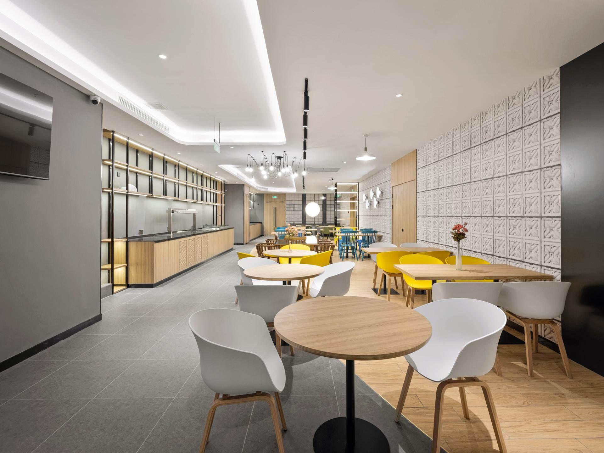 Ji Hotel (Chongqing Jiefangbei Pedestrian Street) 55/64