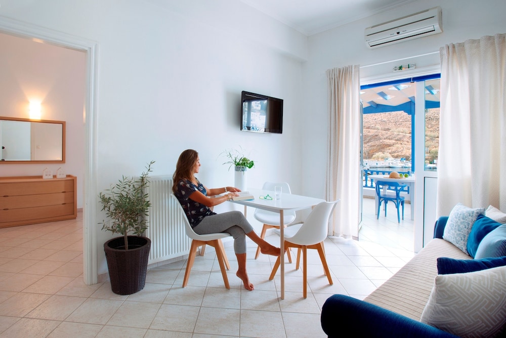 Vithos Aparthotel 48/72