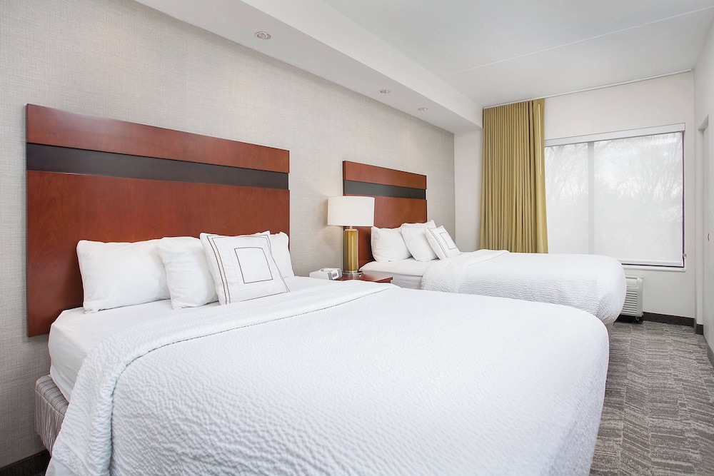 Suite, 2 Queen Beds, Trundle Bed