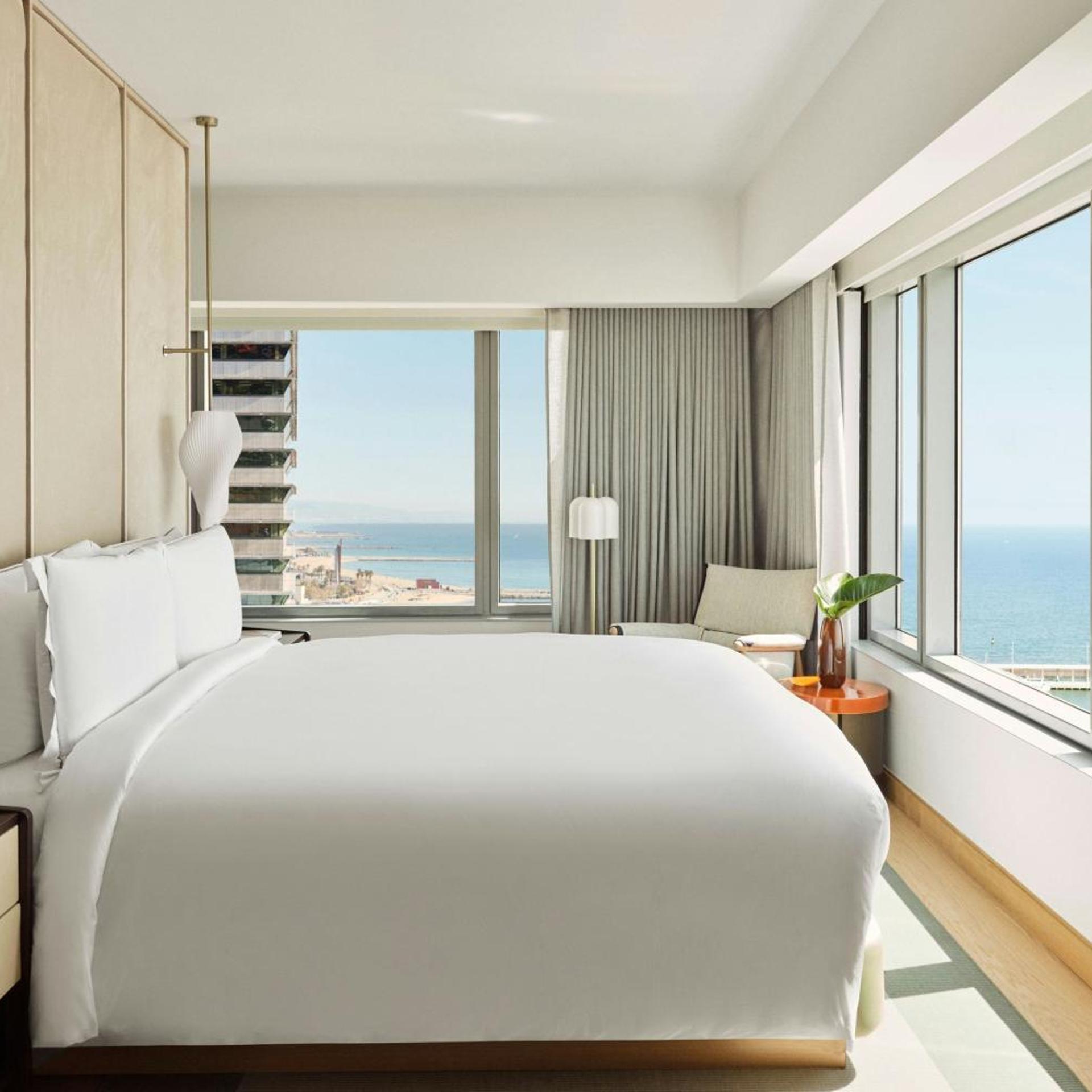 Executive, Suite, King Bed, Club Floor
